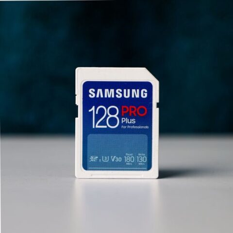 SanDisk 128 GB microSD card